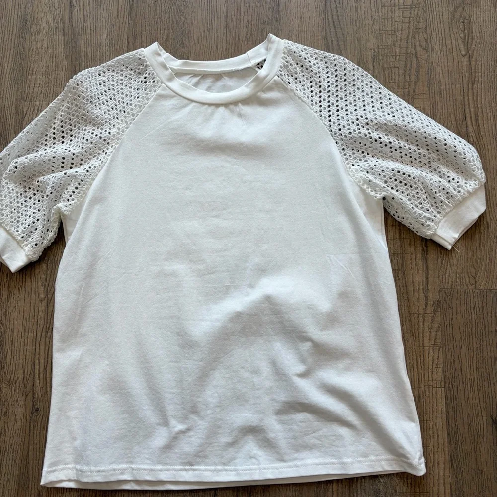 Blu Pepper Women’s White Crochet Sleeve Top - Picture 2 of 3